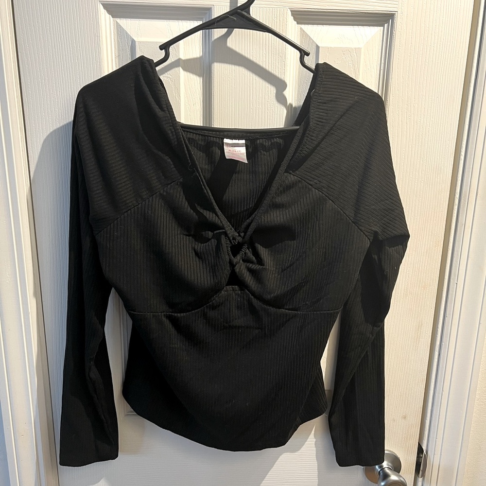 No boundries heart shaped cropped blouse